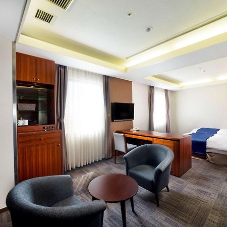 Surestay Plus Hotel By Best Western Shin-Osaka Ngoại thất bức ảnh